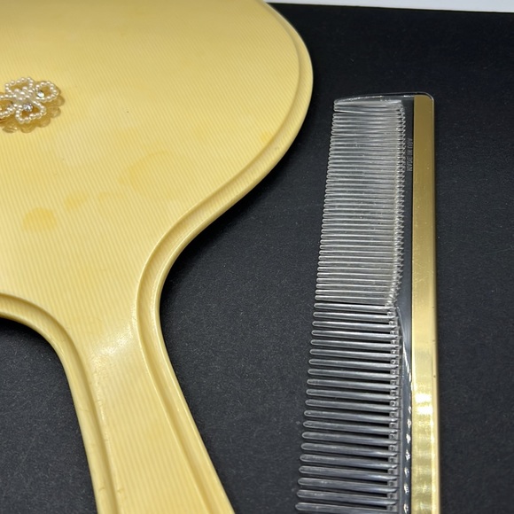 Vintage 1950’s celluloid hand mirror, comb - Picture 5 of 9